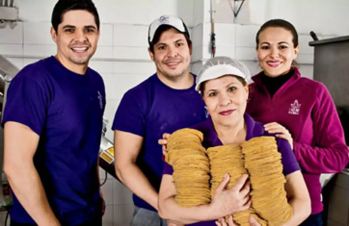 La familia tapatía Aceves Solorio presenta su negocio: La Reina de las Tortillas. (Foto: Carlos Sánchez Pereira)