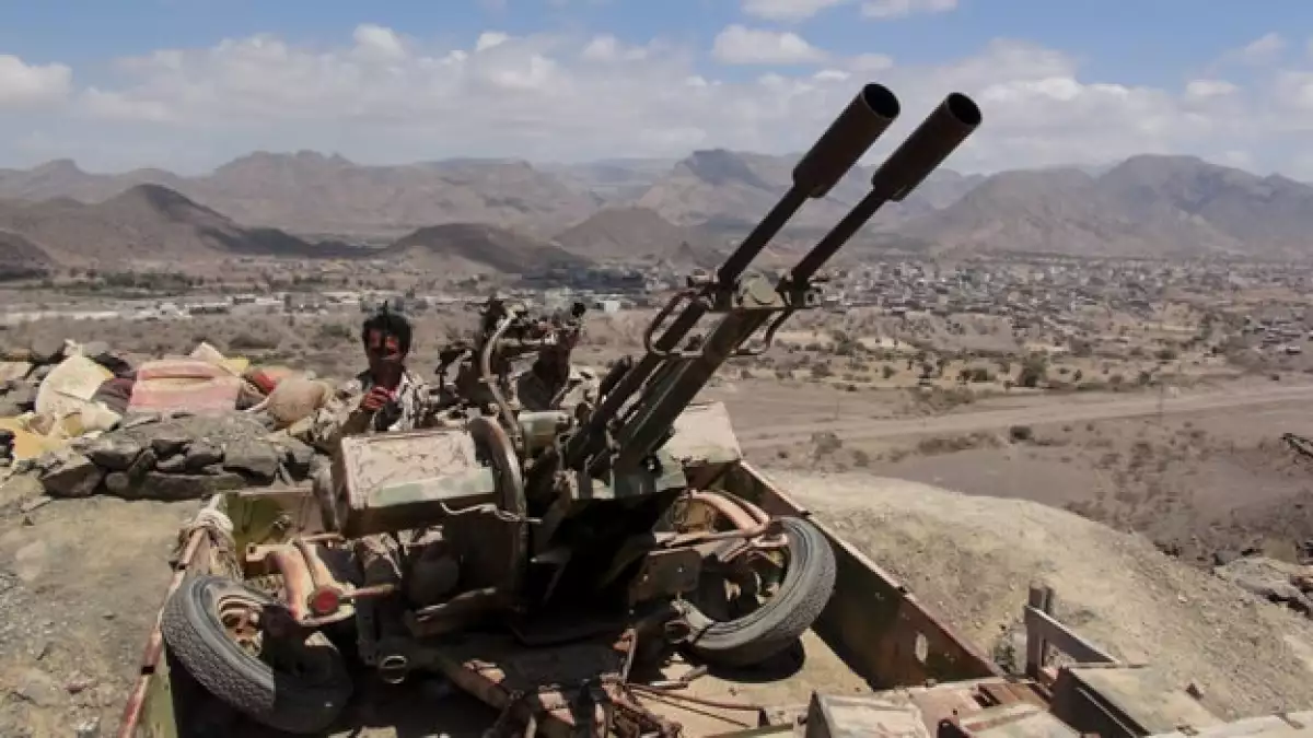 Integrantes de las fuerzas leales al presidente depuesto de Yemen en la provincia sur de Lahej, Yemen