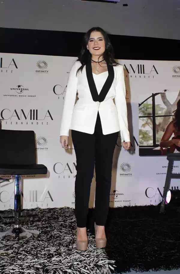 La hija del Potrillo recientemente lanzó su carrera como cantante, en la que él le está apoyando.