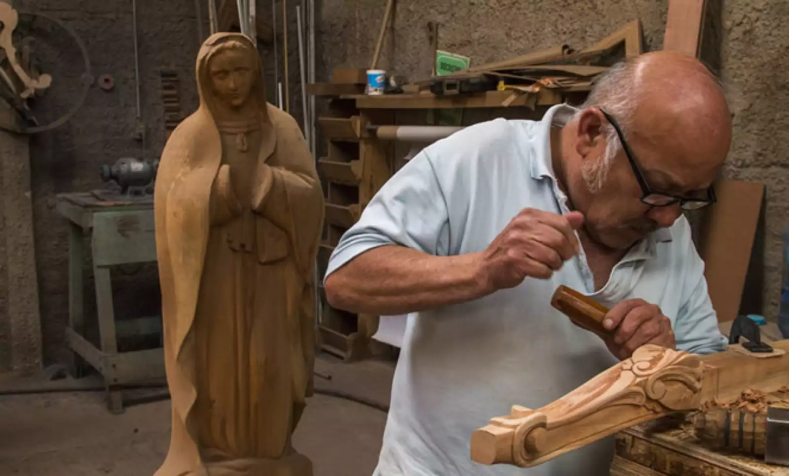 En Guadalajara hacen esculturas eclesiásticas para las actividades del máximo representante de la iglesia.