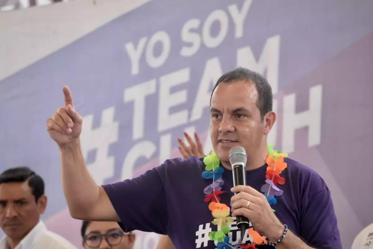 El delantero...
