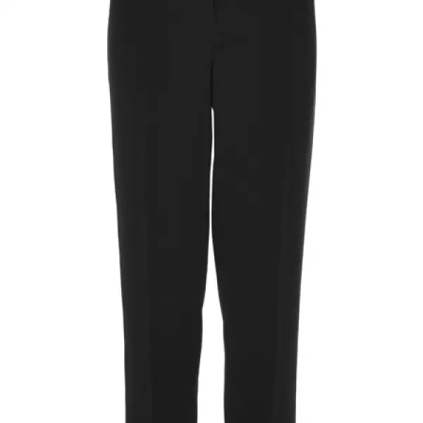 Un pantalón negro como el de Karen Millen es un básico para ella.