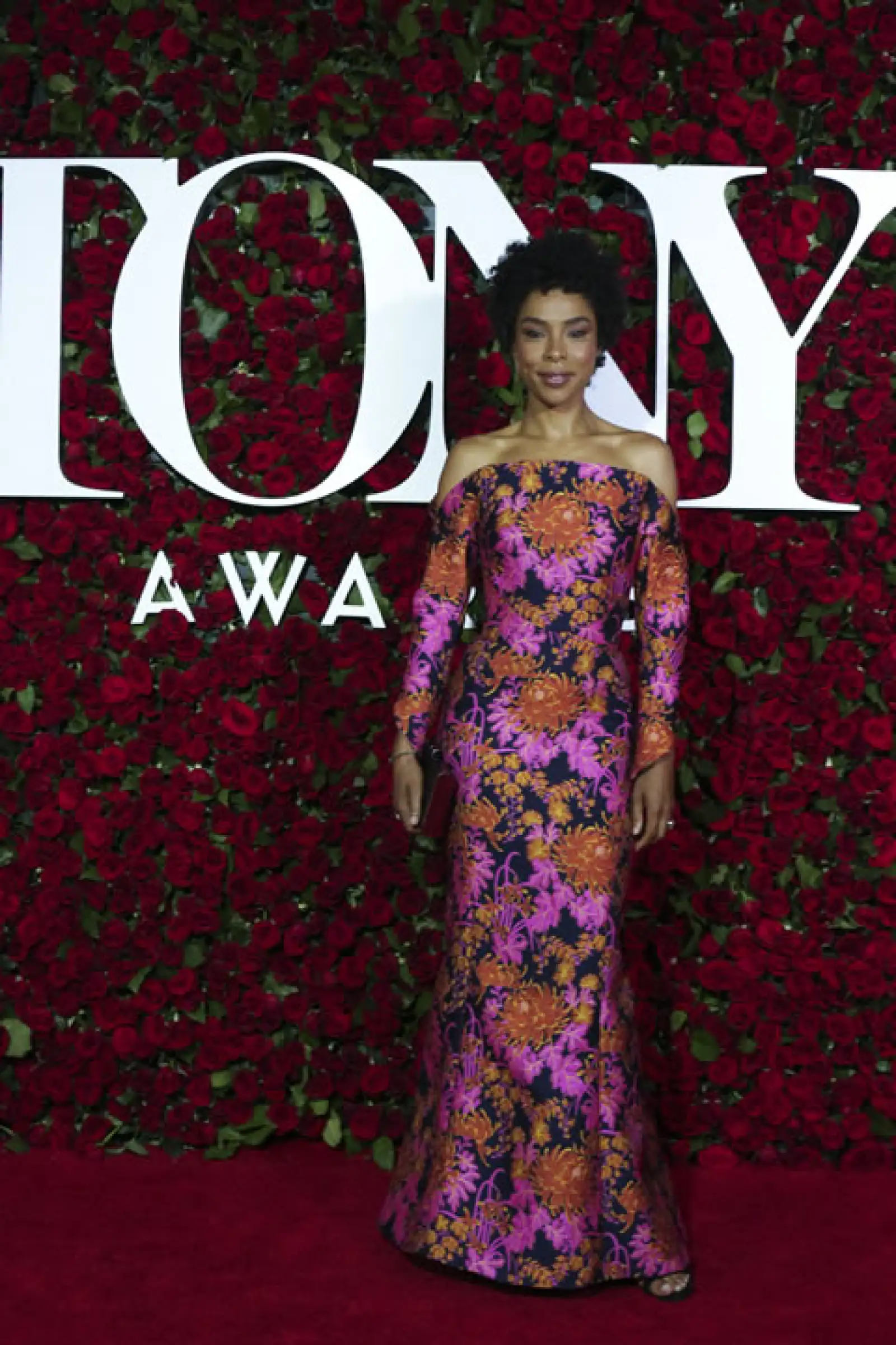 Sophie Okonedo complementó su vestido de Zac Posen con joyería de Ara Vartanian.
