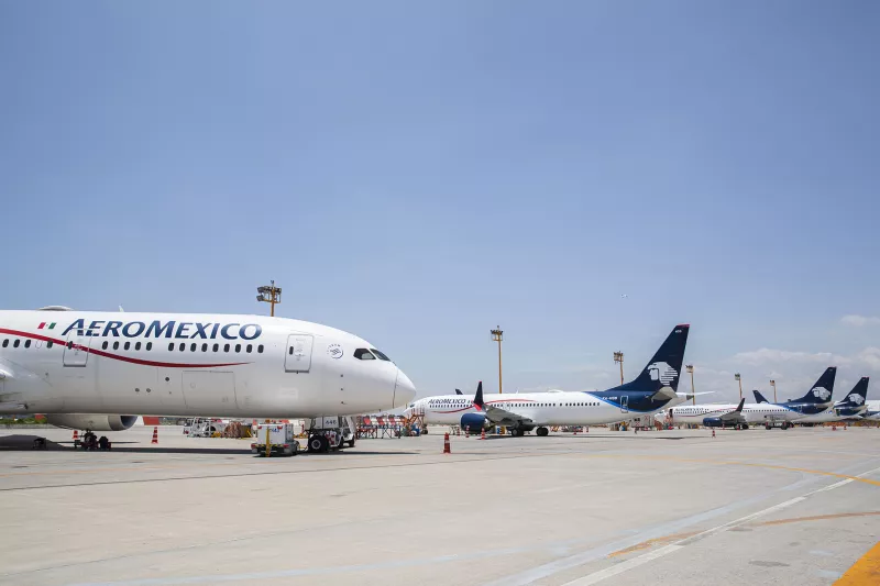 Las aerolíneas mexicanas cayeron 51.2% en 2020 por el COVID-19