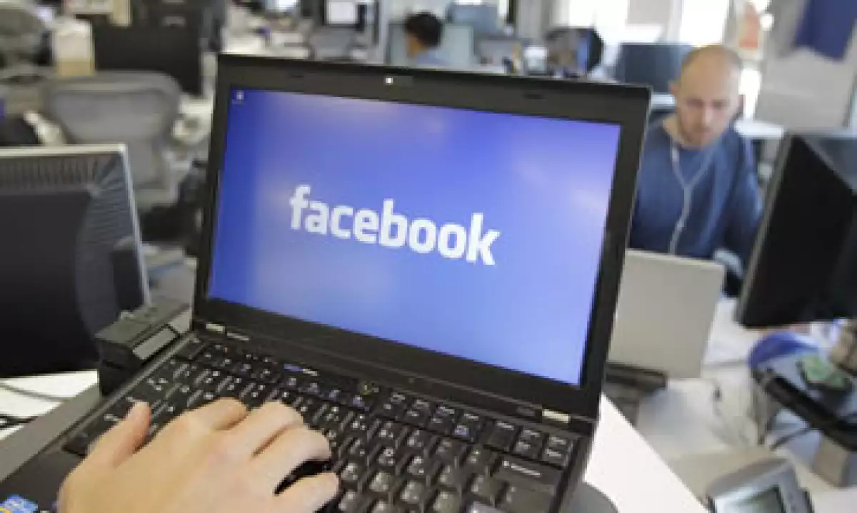 Los cambios han irritado a usuarios preocupados por la amplitud con la que puede ser compartida su información. (Foto: AP)