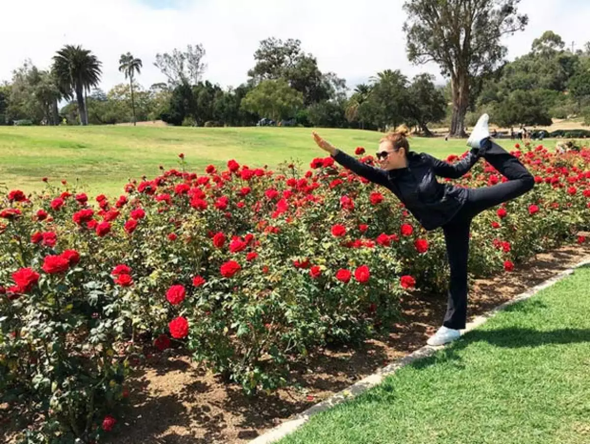 Además de jugar con sus hijos, Thalía aprovechó para practicar yoga matutina.