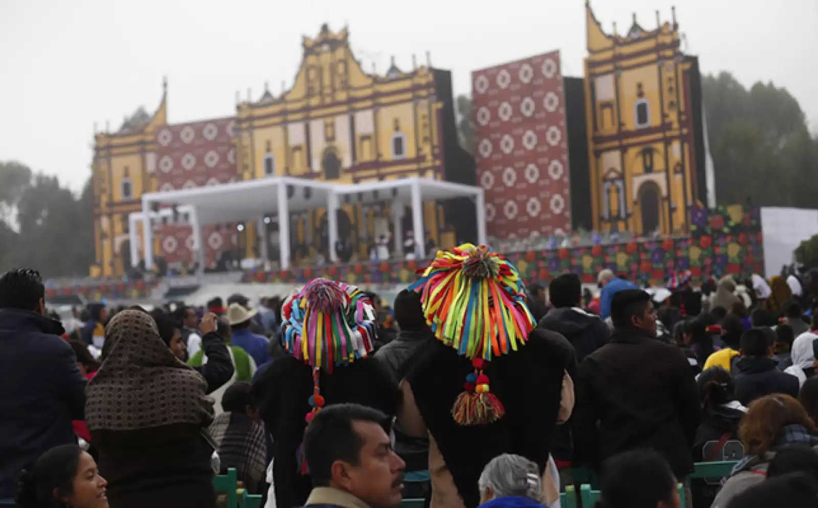 Al tercer día de actividades del papa argentino en el país, acudieron más de 90,000 personas a la misa del pontífice.