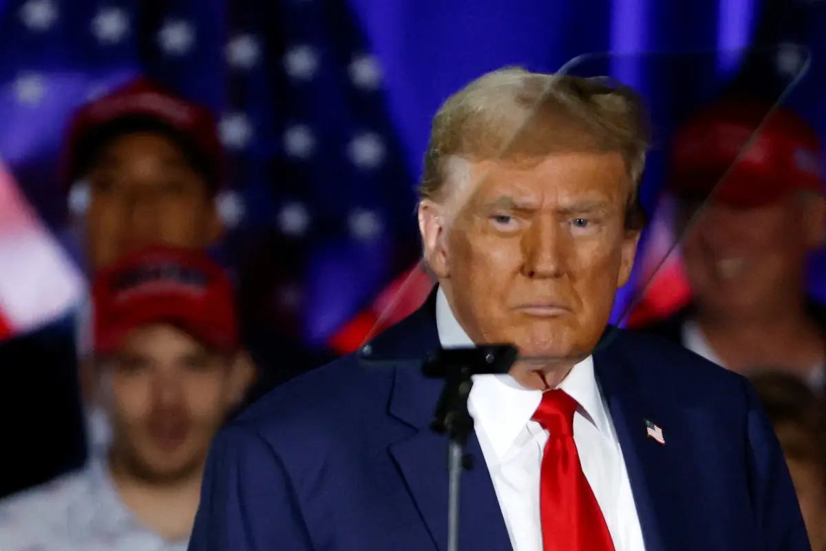 El expresidente de los Estados Unidos y candidato presidencial republicano Donald Trump asiste a un mitin y a la celebración de su cumpleaños en el Centro de Convenciones del Condado de Palm Beach, en West Palm Beach, Florida, EE. UU., el 14 de junio de 2024.