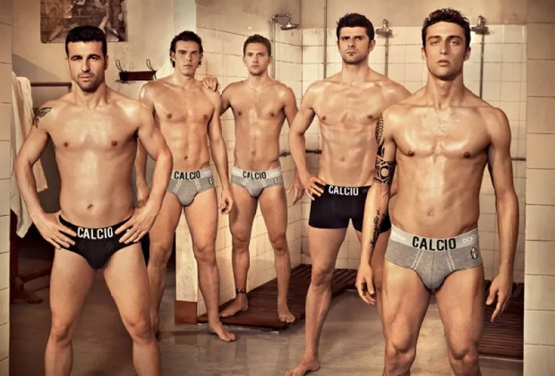 El fotógrafo Mariano Vivanco fue el encargado de fotografiar a un selecto grupo de jugadores italianos de futbol soccer, para la campaña Calcio underwear 2010.