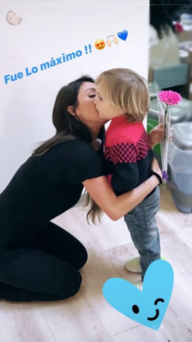 Anahí y su hijo Manuelito