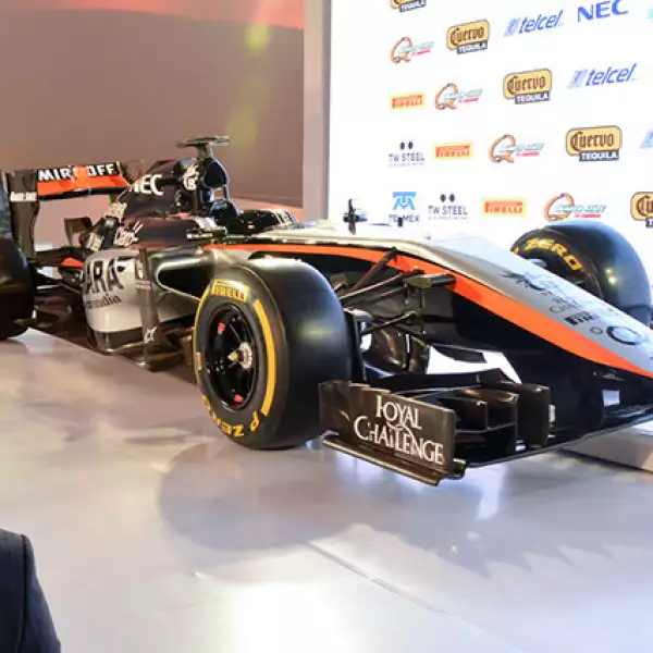 El auto del equipo de F-1 exhibido en el Museo Soumaya