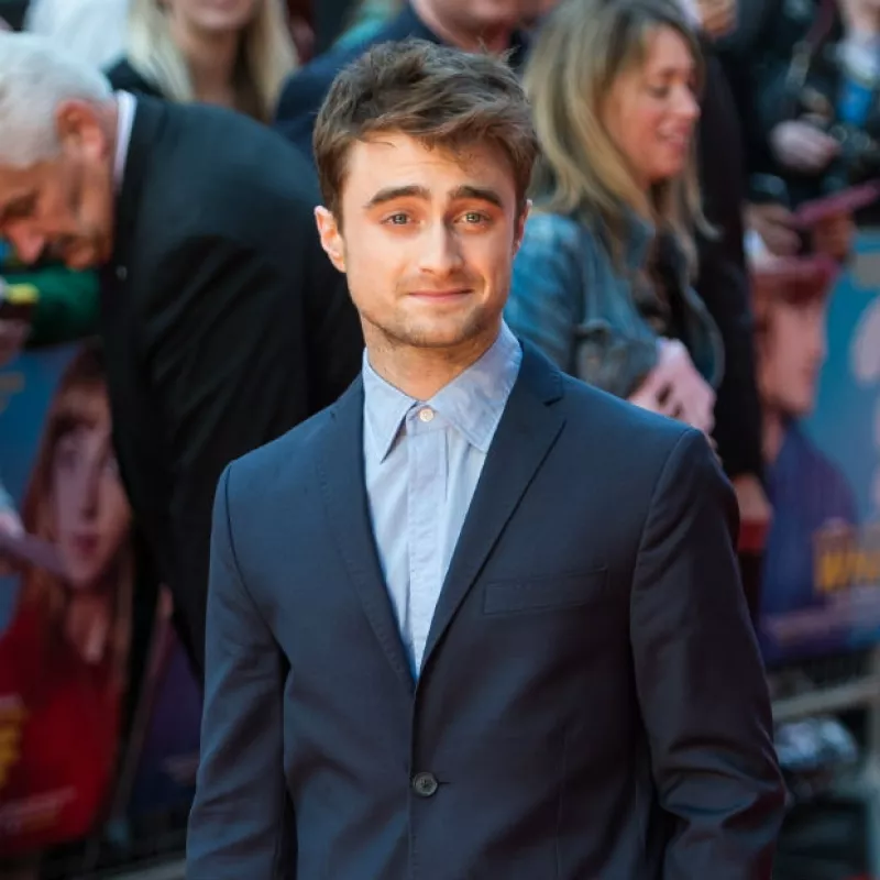 El joven actor acepta lo difícil que se ha vuelto tener que lidiar con el hecho de que lo sigan ubicando por el personaje que interpretó por 10 años en el cine.