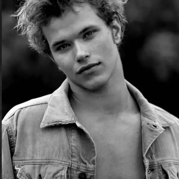 El vampiro más hot de la familia Cullen, Kellan Lutz, protagonizó la campaña de la tienda en 2004.