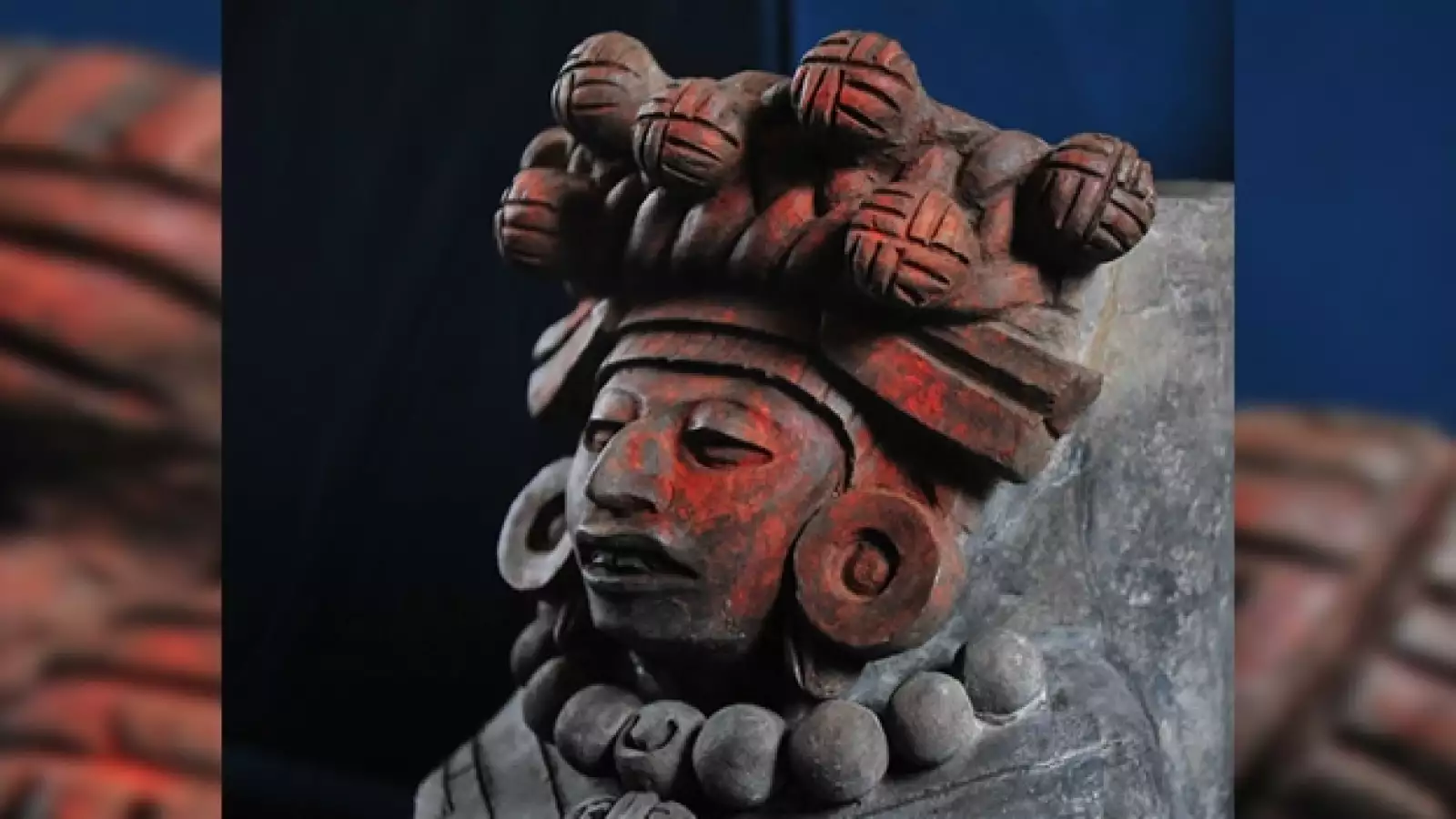 una vasije efigie que representa una mujer