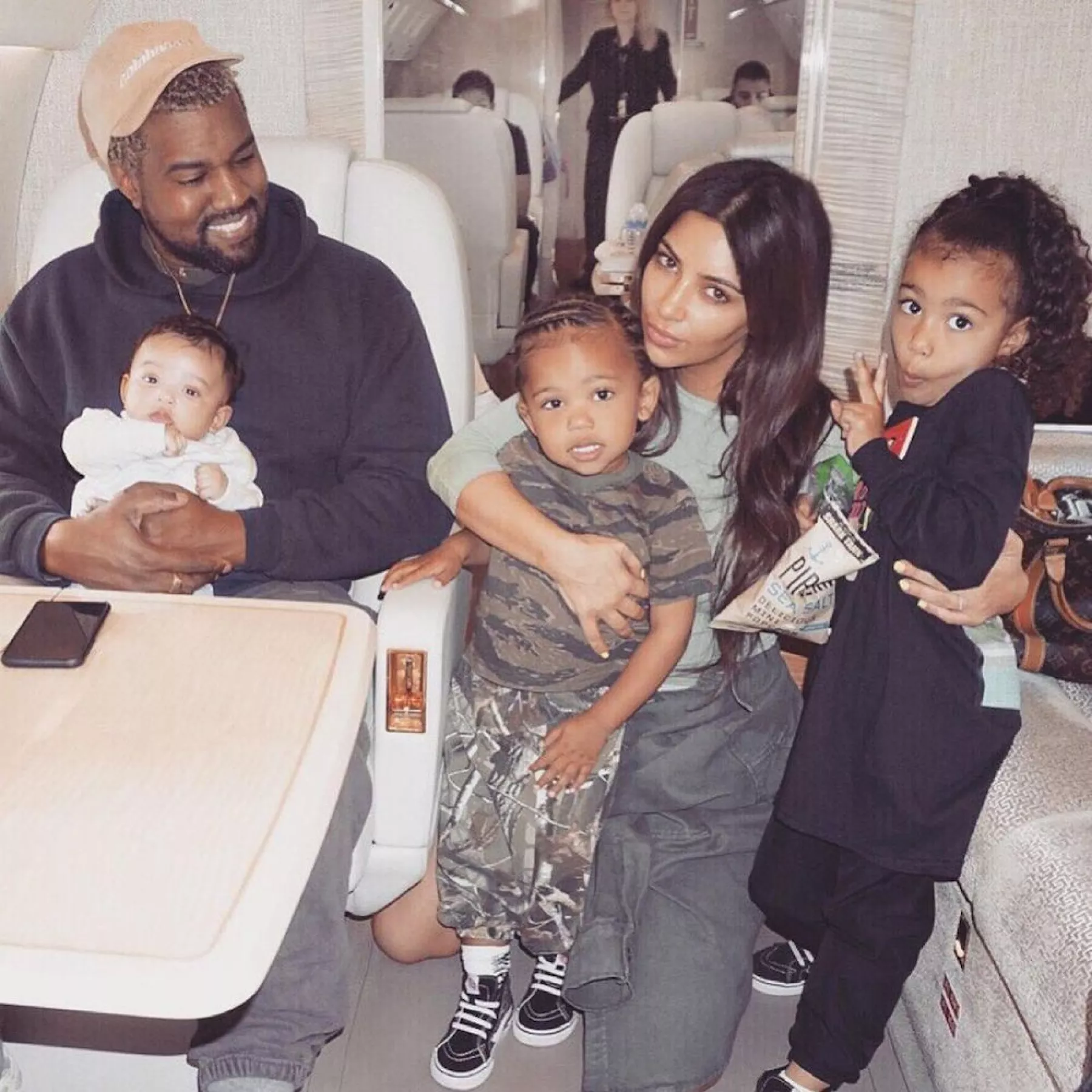 kanye-kim-hijos.jpeg