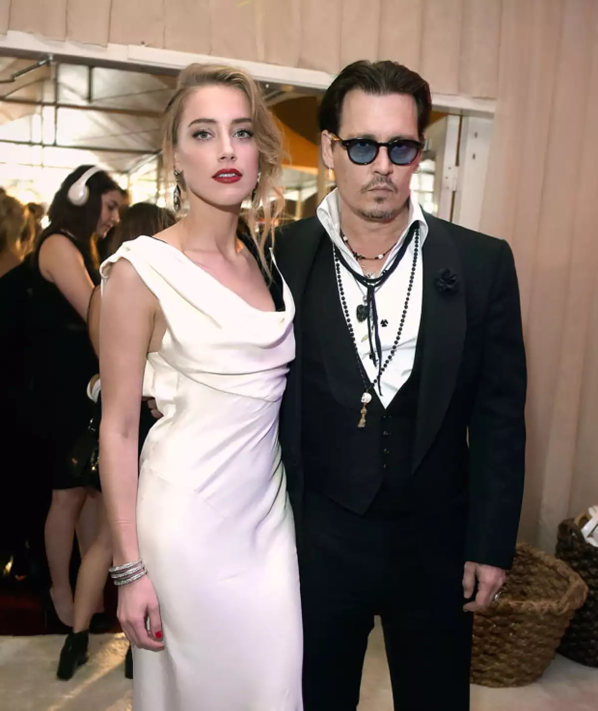 El actor estaría planeando dar el "sí, acepto" a su guapa prometida Amber Heard el fin de semana del 7 de febrero en su isla privada de Bahamas.