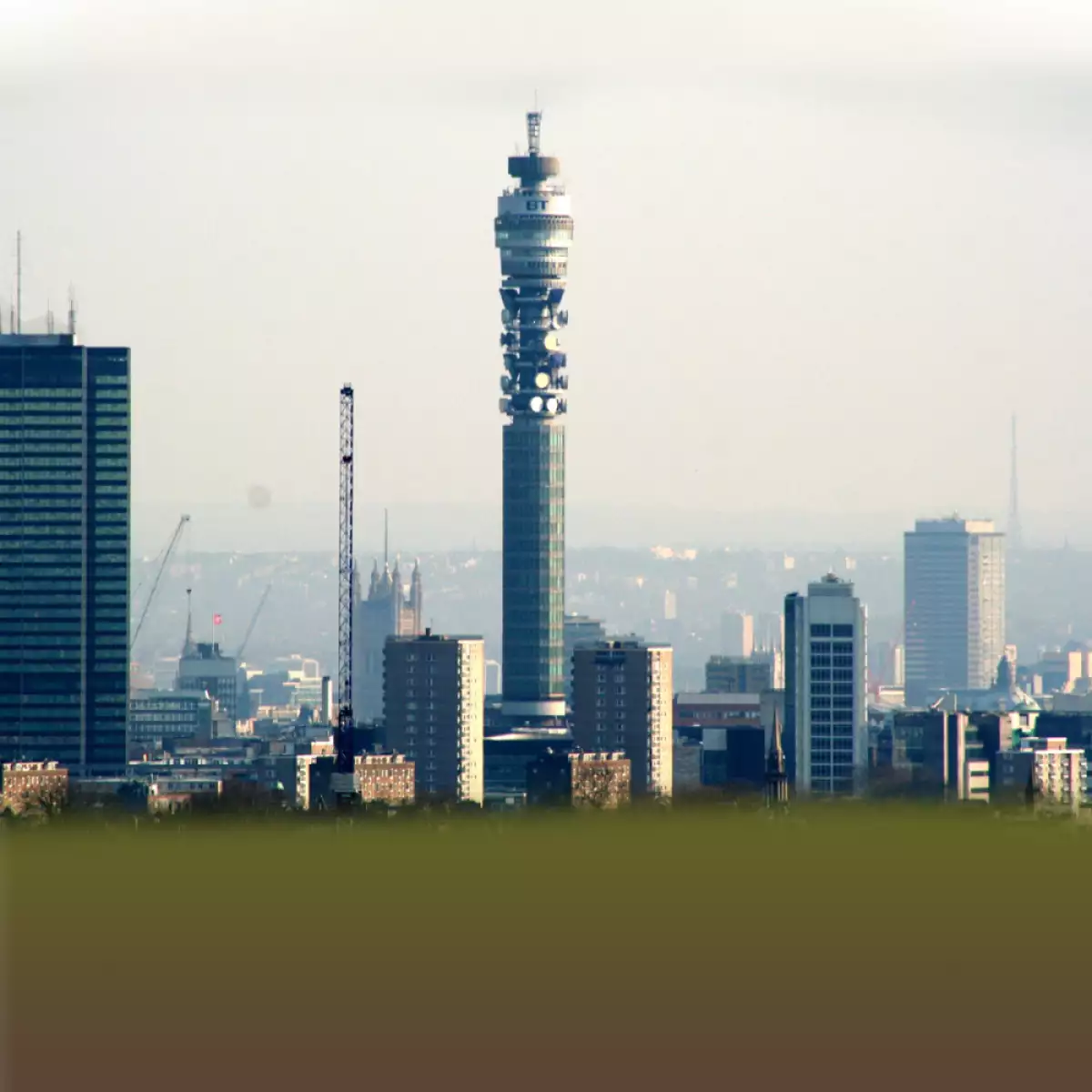 British Telecom que opera en 180 países, tiene sede en Londres, Inglaterra.