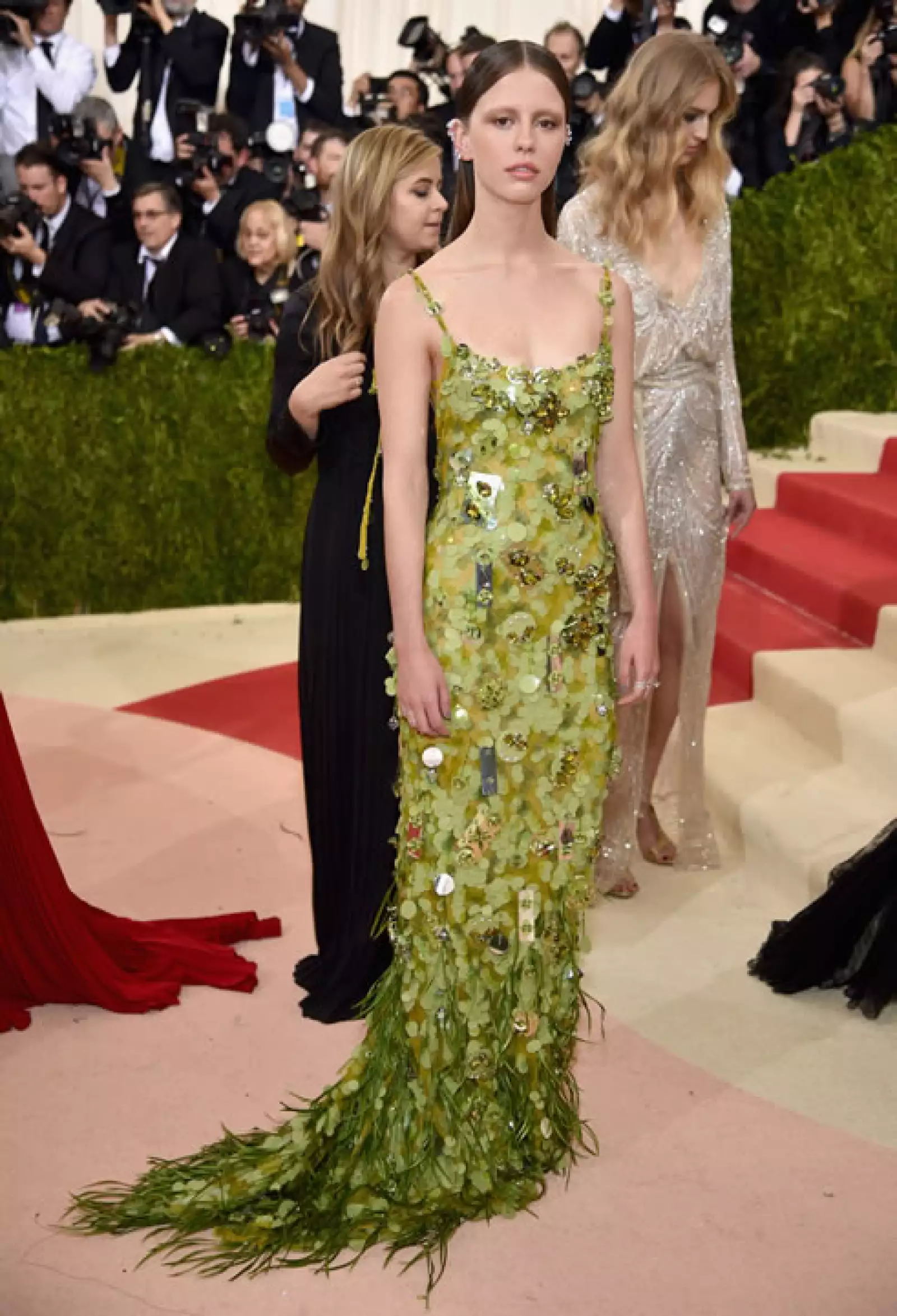 Mia Goth en Miu Miu.