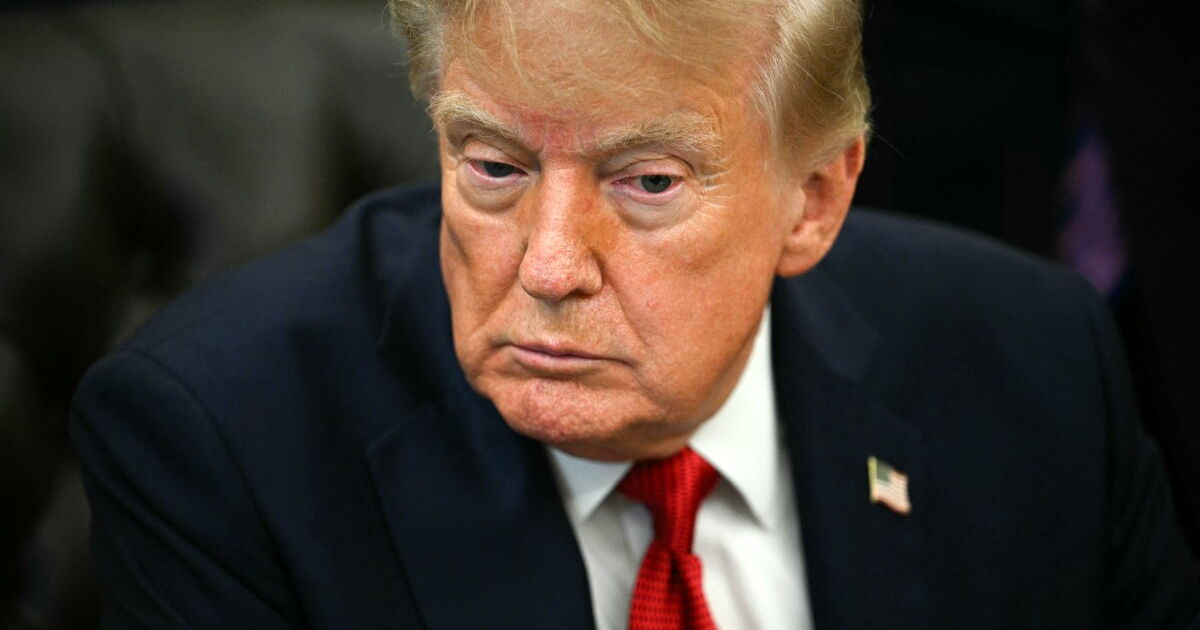 TRUMP DESATA GUERRA CONTRA CENSURA DE IA