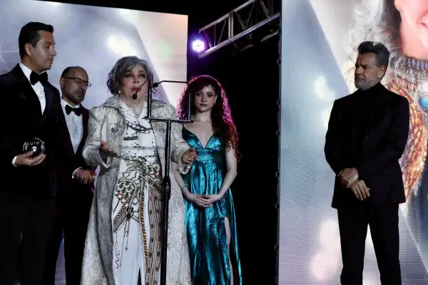 Verónica-Castro-Premios-Aura