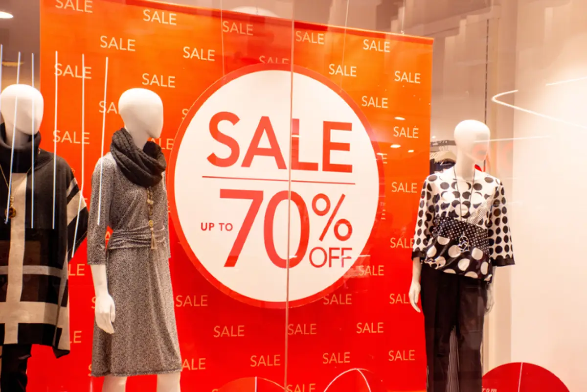 ofertas ropa (Daria Nipot/Getty Images/iStockphoto)