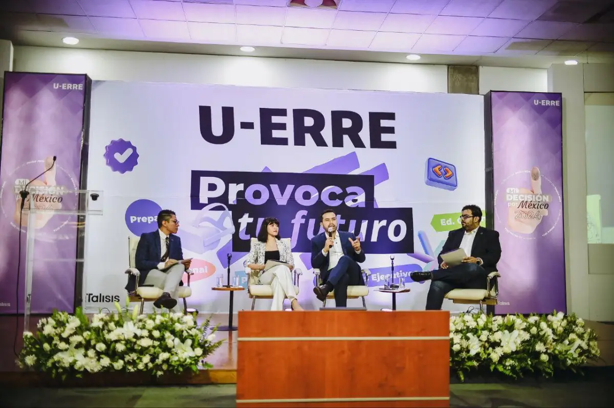 maynez-universidad-regiomontana.jpeg