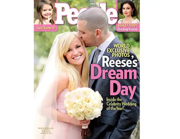 Reese Witherspoon se casó de rosa.
