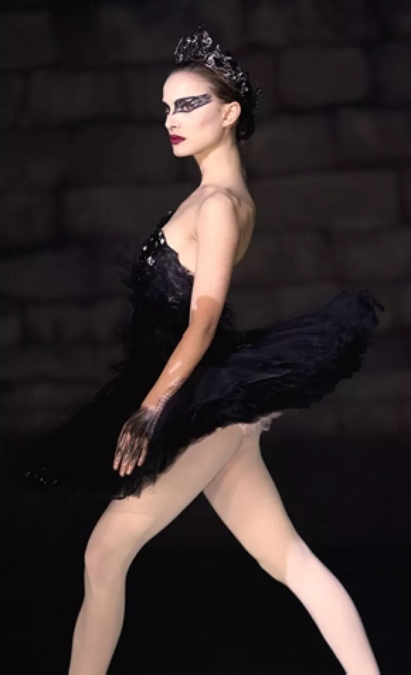 Para lograr el cuerpo ideal para su papel en `Black Swan´ la actriz entrenó desde un año antes de la filmación y durante ella; checa cómo logró la figura perfecta.