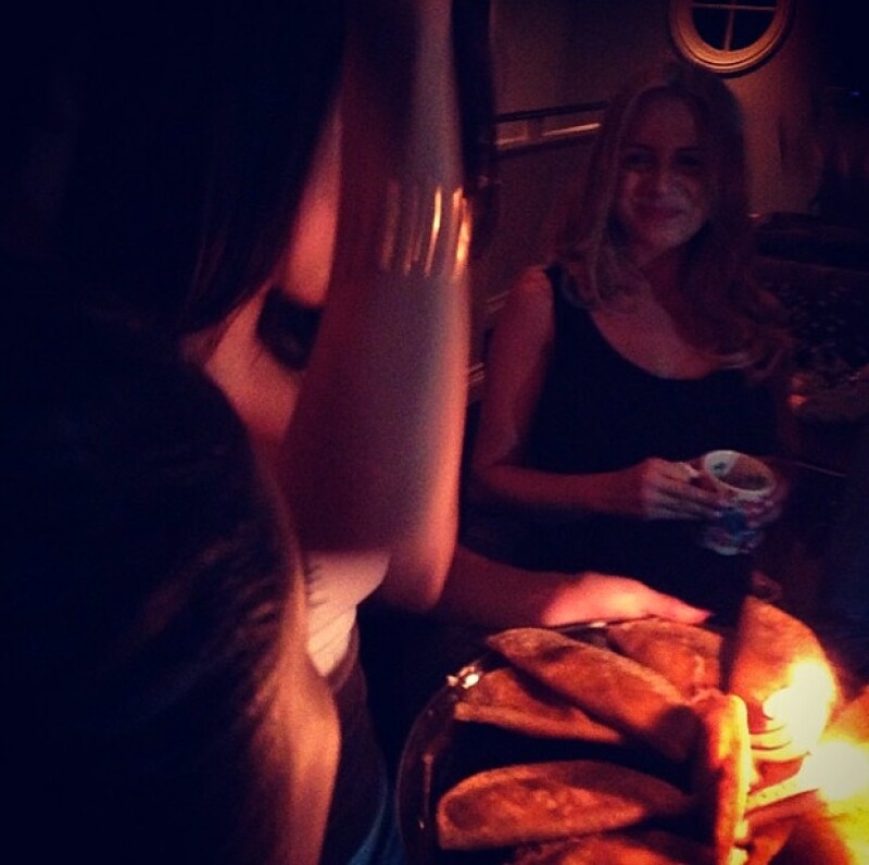 Selena recibió una charola de tacos para festejar su cumpleaños.