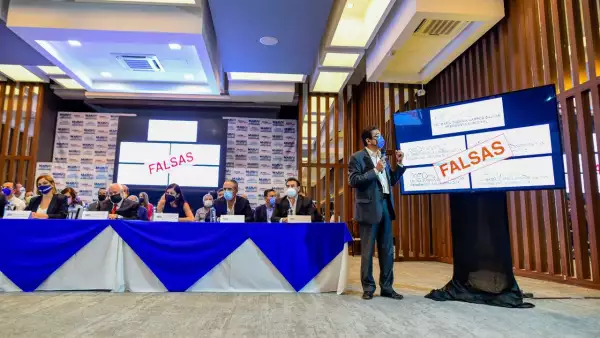 Maru Campos en conferencia de prensa