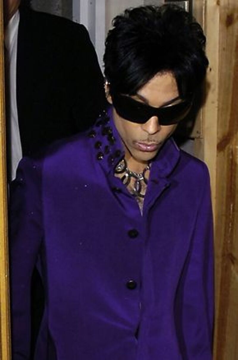 La amistad de Hayek y Prince se remonta al 2005, cuando la estrella mexicana dirigió en Marruecos el video musical de su tema con título en español, "Te amo corazón".