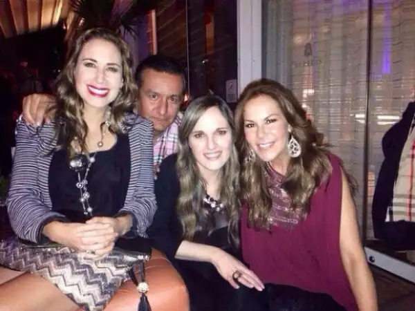 Marta lució feliz en todo momento, pues sus amigos más queridos acudieron al festejo.