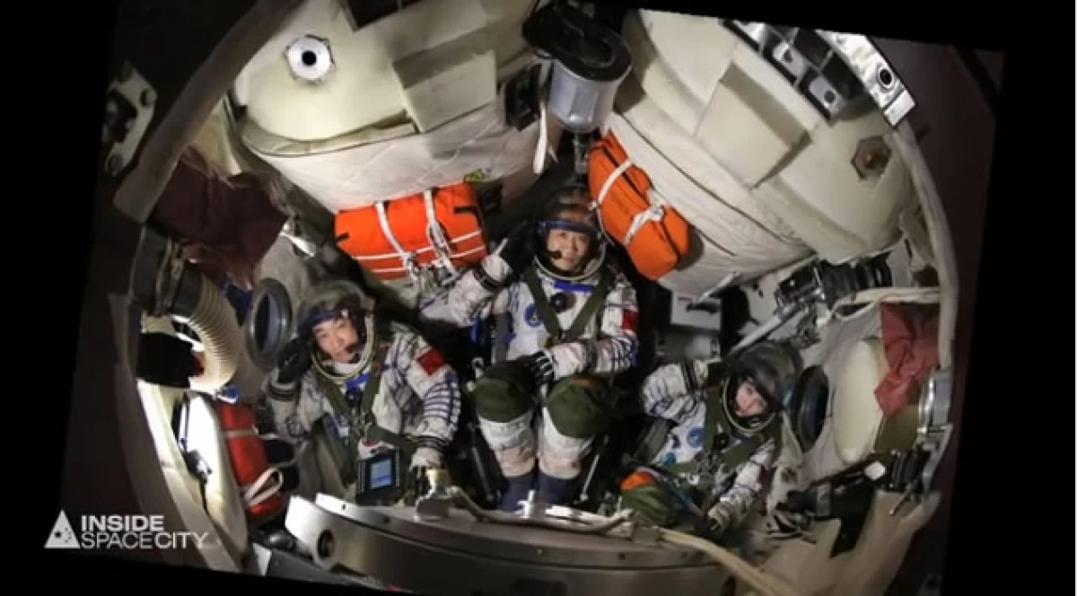 Tres de los principales astronautas chinos que están listos para embarcarse en la tarea de ir a una estación espacial de la nación asiática