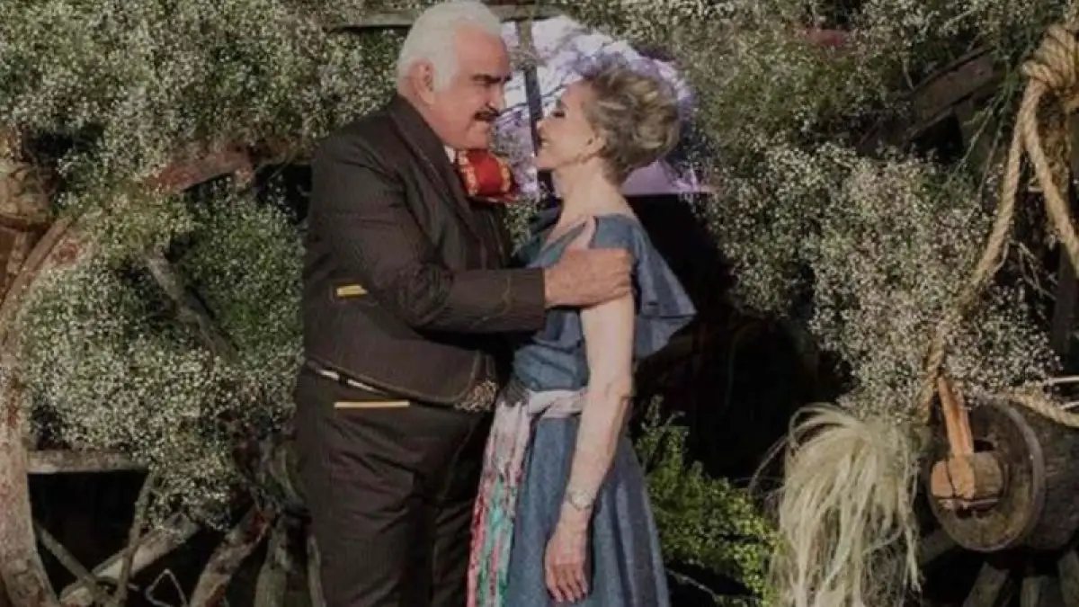 Vicente Fernández y doña Cuquita