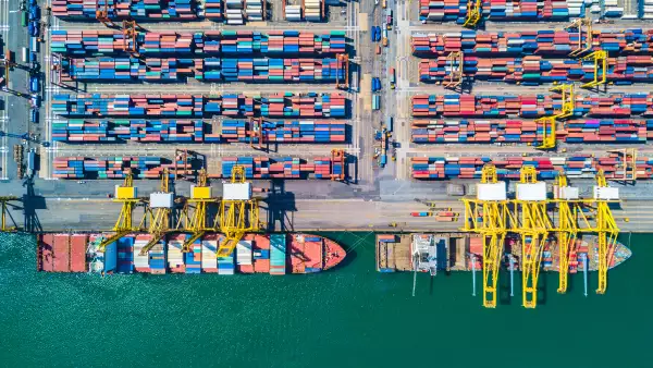 Así es como los grupos criminales lavan dinero con ayuda de socios chinos a través del comercio