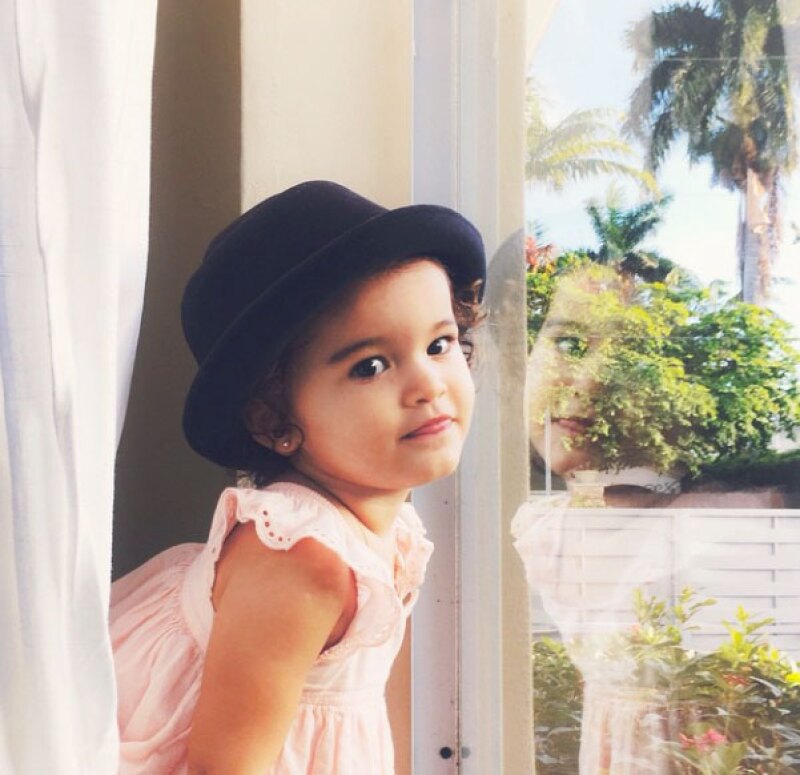 Erin no se quedó atrás y decidió lucir tan bonita como su mami.