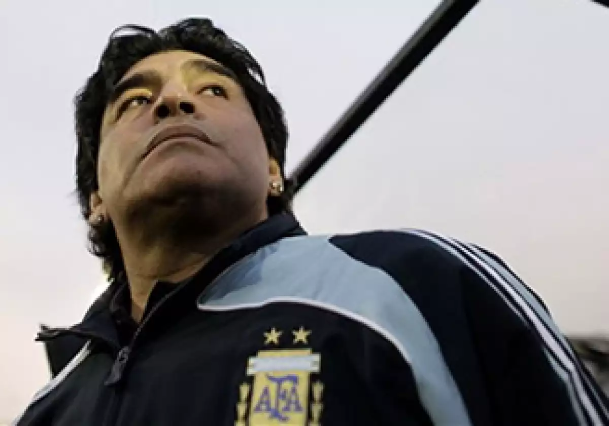 El astro del futbol argentino es homenajeado con una bebida clara y un estilo “sencillitoâ€. (Foto: AP)