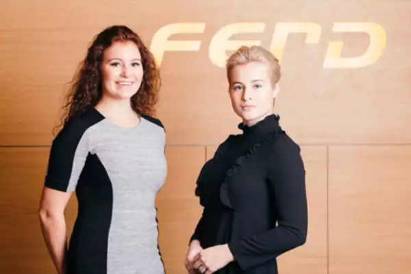 Alexa tiene 1.2 billones de dólares, y su hermana Katharina está bastante cerca de esa suma.