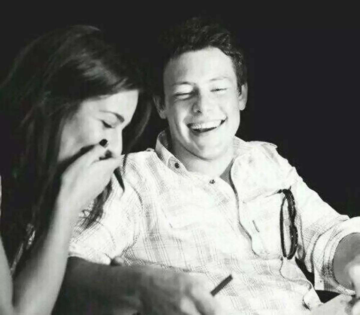 El día de hoy el protagonista de "Glee" cumpliría 32 años de edad si no hubiera muerto el 14 de julio del año pasado. La actriz, quien fuera su novia le dedicó un emotivo mensaje en Twitter.