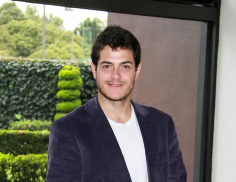 Lejos de contagiarse con el espíritu de la época, el actor tiene firmes argumentos en contra de la celebración, aunque acepta que por sus hijos puso un árbol de Navidad por primera vez.