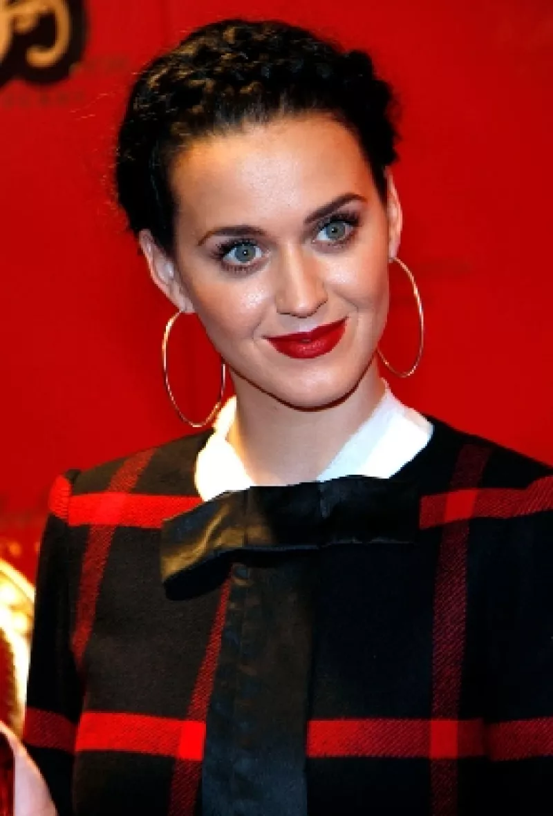 La guapa californiana reveló a la revista Billboard que pensó en esta posibilidad tras su matrimonio fallido con el comediante inglés.