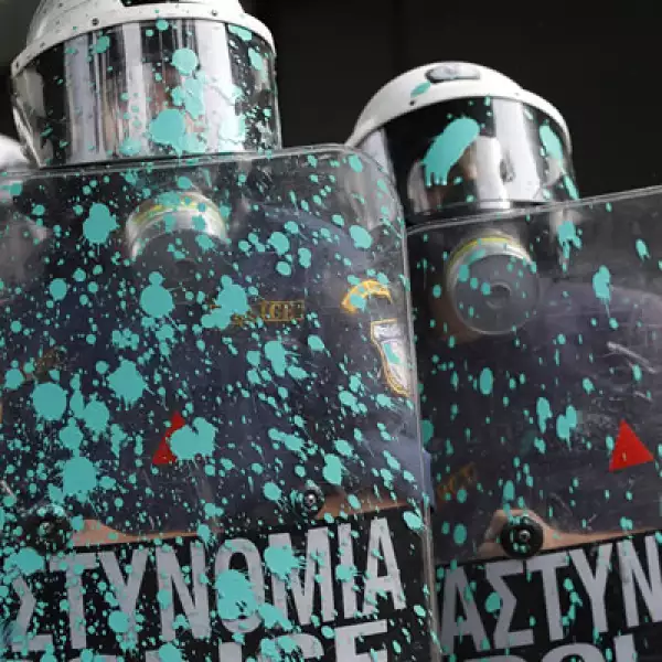 Cerca de 7,000 policías vigilan la seguridad en Atenas durante la visita de Angela Merkel.