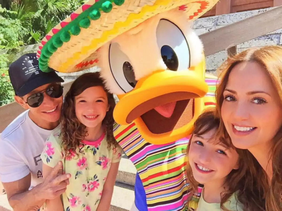 Tras un fuerte dolor abdominal que lo llevó al hospital para descubrir que tiene un tumor, el esposo de Andrea Legarreta agradeció en Instagram y aseguró que no hay de qué preocuparse.