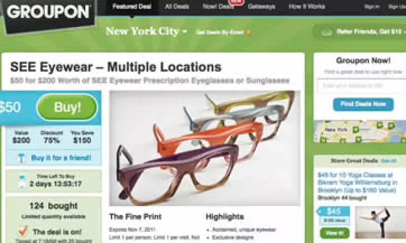 Facebook Deals suspendió su sistema de “compra anticipada”, opción que emulaba a las ofertas de Groupon. (Foto: AP)