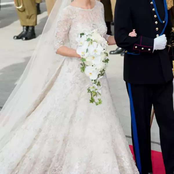 Con encaje y delicados bordados de pedrería la duquesa se casó con Guillermo de Luxemburgo vistiendo un Elie Saab.
