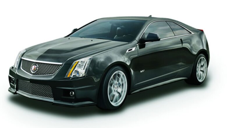 Motor: 6.2 l V8 supercargado, 556 Hp, y 550 lb/pie de torque. Tracción trasera. Llegará a México a final de 2010 o inicio de 2011.