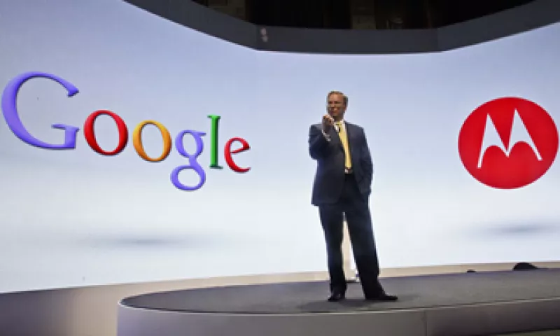 Google compró Motorola Mobility en mayo por 12,500 millones de dólares. (Foto: AP)