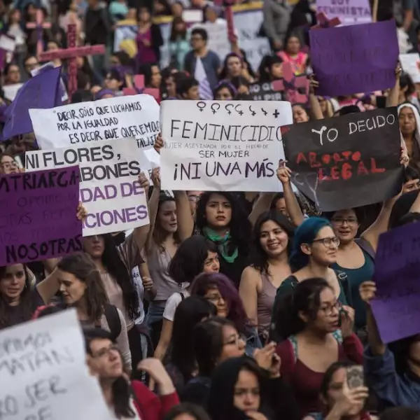 CIUDAD DE MÉXICO, 08MARZO2018.- Cientos de mujeres de todas las edades salieron a manifestarse en el Día Internacional de la Mujer para exigir, justicia, equidad y seguridad en sus vidas. La marcha se llevó a cabo del Ángel de la Independencia a Zócalo.
FOTO: TERCERO DÍAZ /CUARTOSCURO.COM