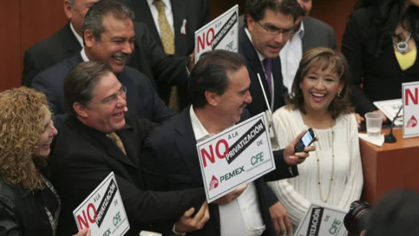 Se considera que las empresas privadas que participen no podrán registrar como suyas las reservas de petróleo y gas, aunque podrán hacerlo para efectos contables y financieros siempre y cuando se afirme que los hidrocarburos son propiedad de la nación.