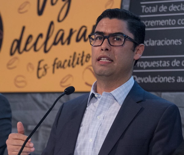 The bosses and the bosses of the SAT in 25 years of history Osvaldo Santin Quiroz